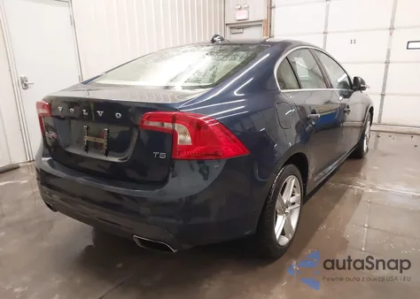 2015 Volvo S60 T5 Premier из США, поврежденный, VIN YV126MFK9F2356252